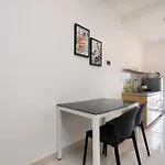 Saigon Royal - 1Br Golden Light In D4 - Hana Apart