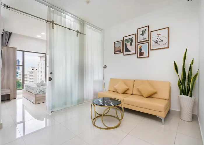 Saigon Royal - 1Br Golden Light In D4 - Hana Apart
