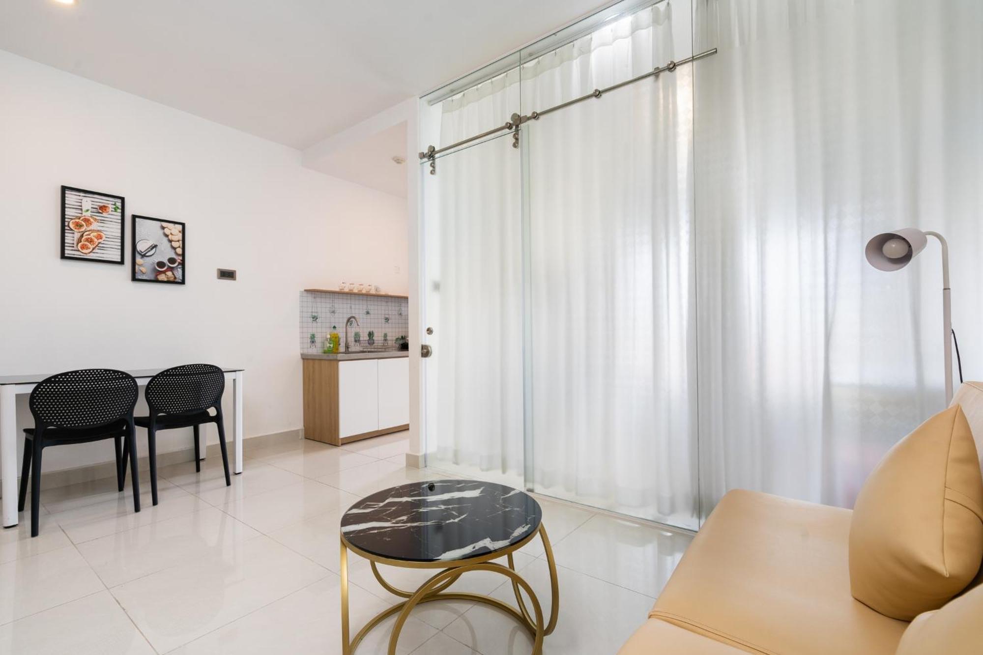 Saigon Royal - 1br Golden Light In D4 - Hana *