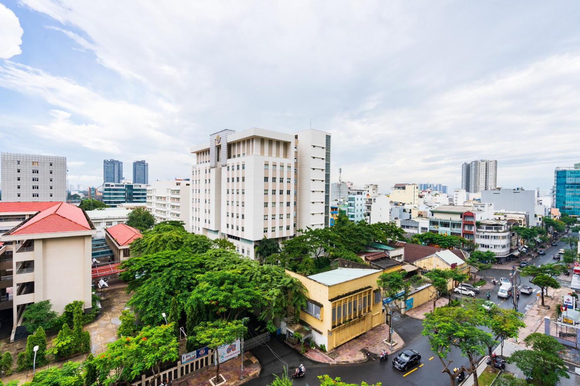 Căn hộ Saigon Royal - 1br Golden Light In D4 - Hana *