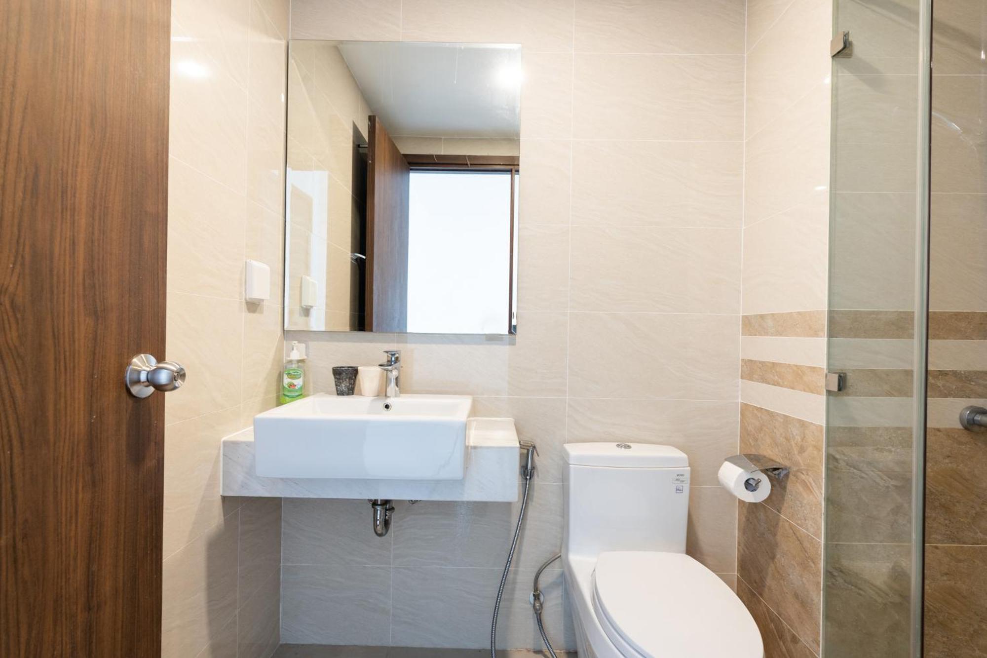 Căn hộ Saigon Royal - 1br Golden Light In D4 - Hana *